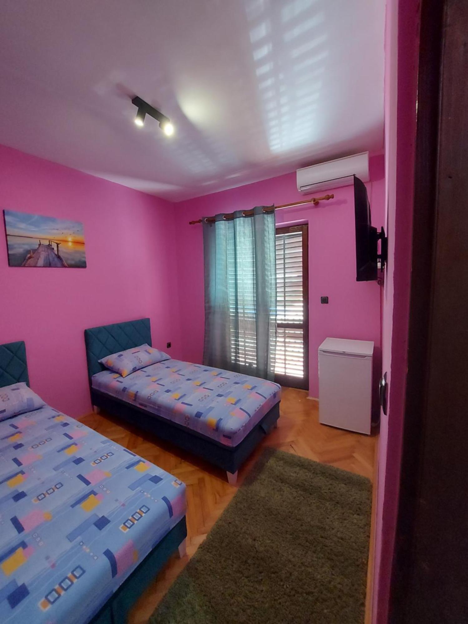 Barcelona Apartments Tivat Eksteriør bilde